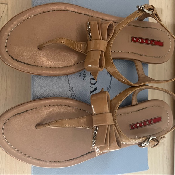 PRADA bow sandals. Prettiest patent leather bow great for the pool or everyday! - Picture 7 of 10